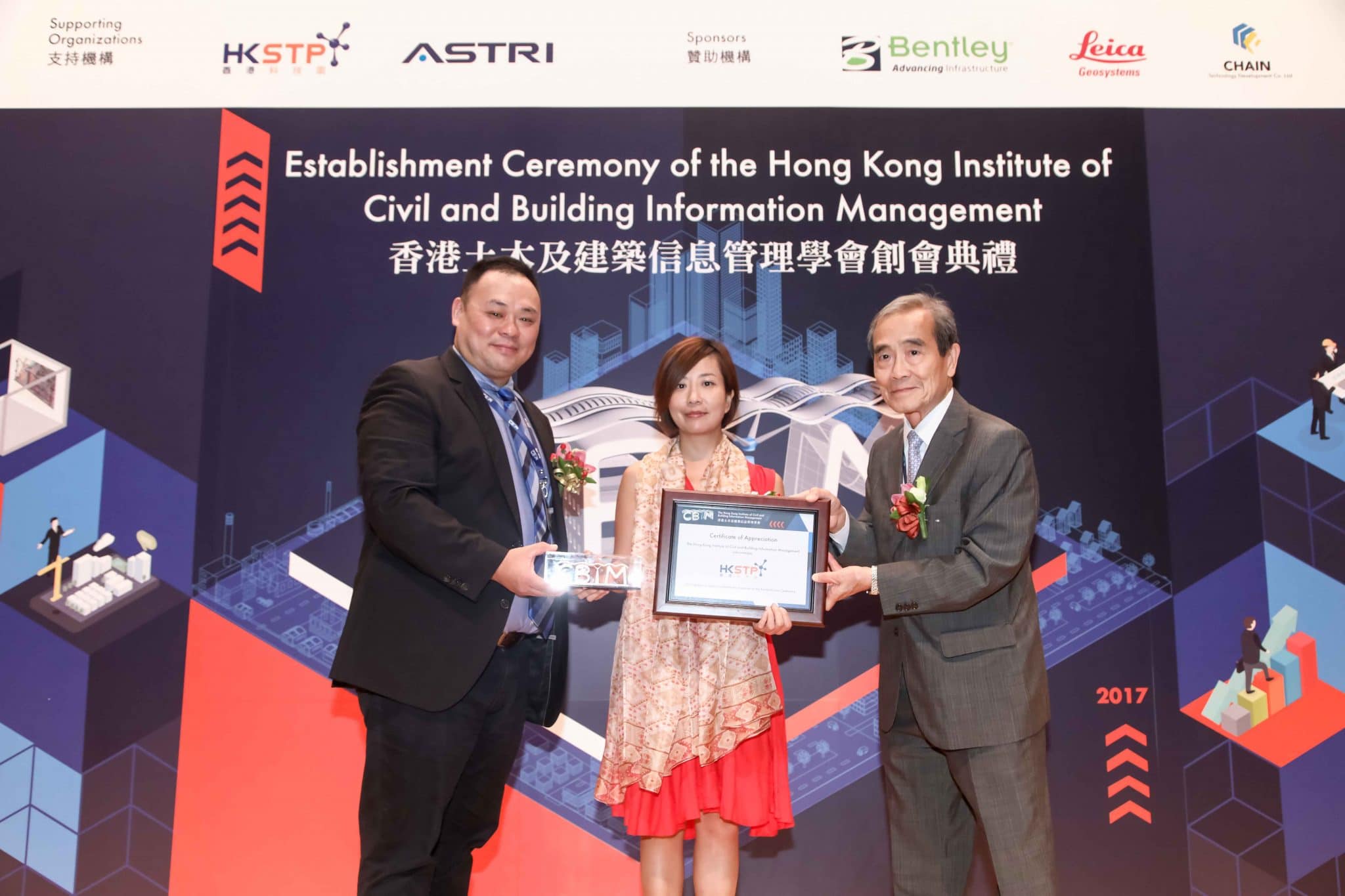 Dr. Maggie Mai (centre) from Robotics Platform, Hong Kong Science & Technology Parks